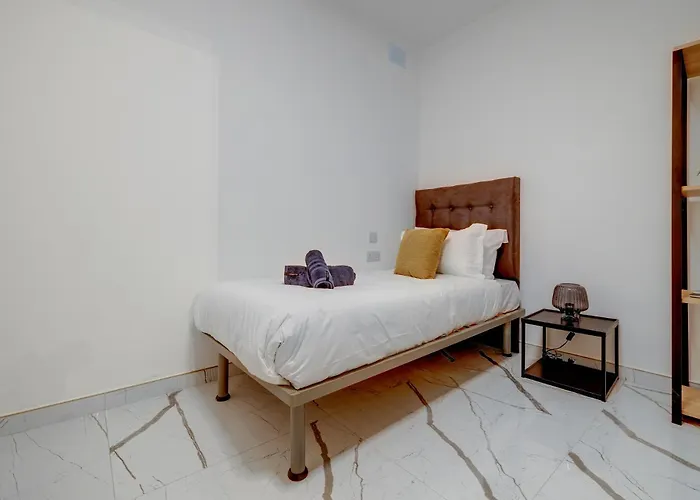 Chic By Buena Vista *